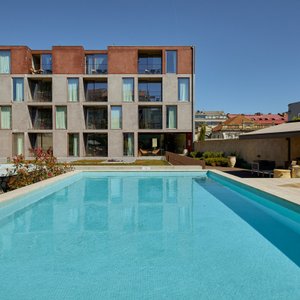 Possui Piscina Exterior e jaccuzzi exterior