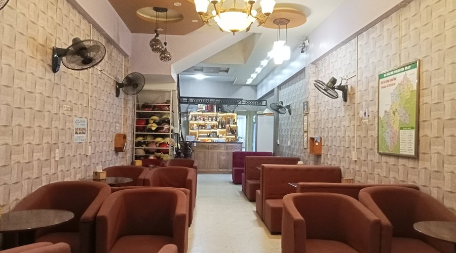 Bar room