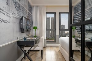 Room & Suite