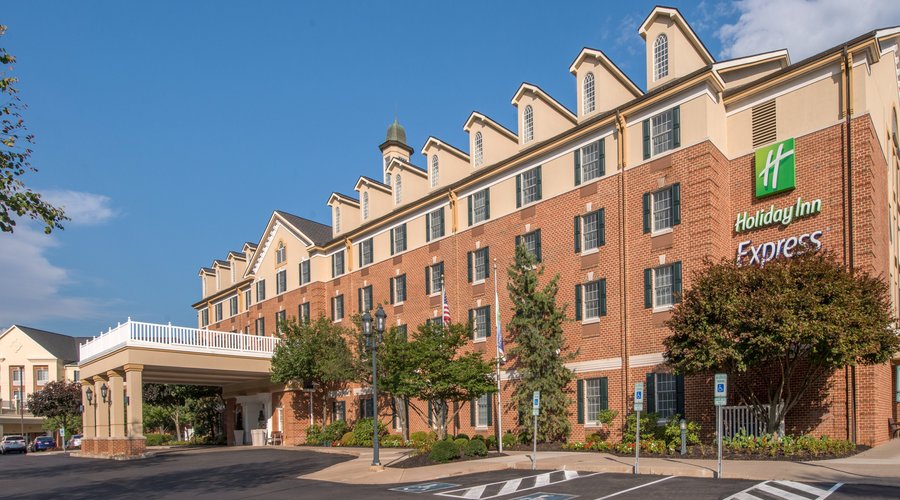 Stay at our State College hotel, located close to PSU and dinning
