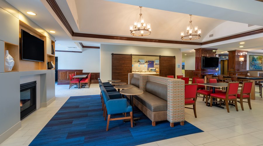 Breakfast Seating Area