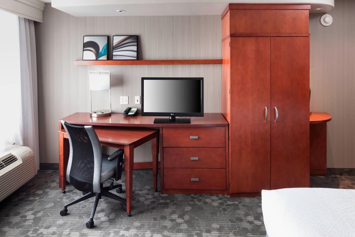 Courtyard by Marriott Chesapeake - hotel rooms