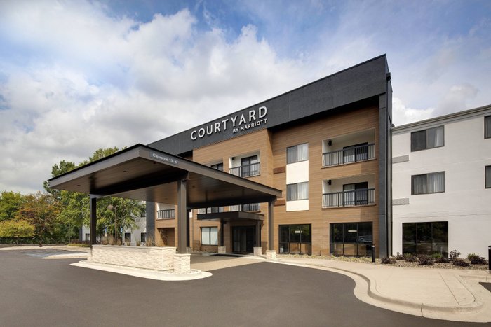 Courtyard by Marriott Grand Rapids Airport Parking: Pictures & Reviews ...