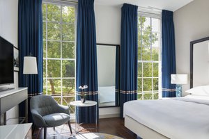 Room & Suite