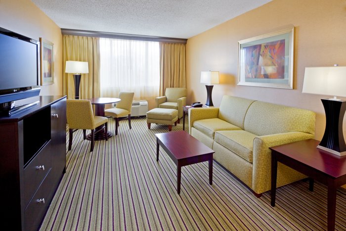 HOLIDAY INN & SUITES PARSIPPANY FAIRFIELD $147 ($̶1̶8̶5̶) - Hotel 2024 ...