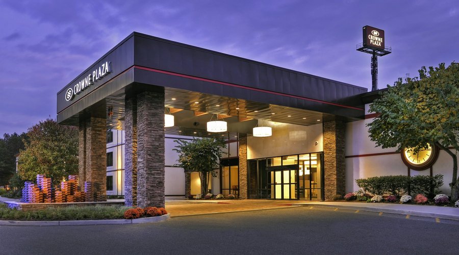 Welcome to Crowne Plaza Suffern Mahwah Hotel