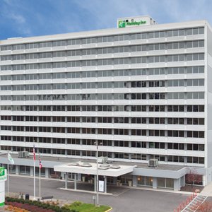 Holiday Inn Columbus Downtown Exterior Daytime