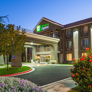 Welcome to the Holiday Inn Express Lancaster