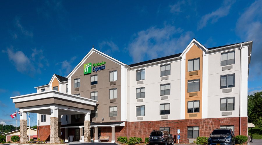 Welcome to the newly renovated Holiday Inn Express Hillsville!