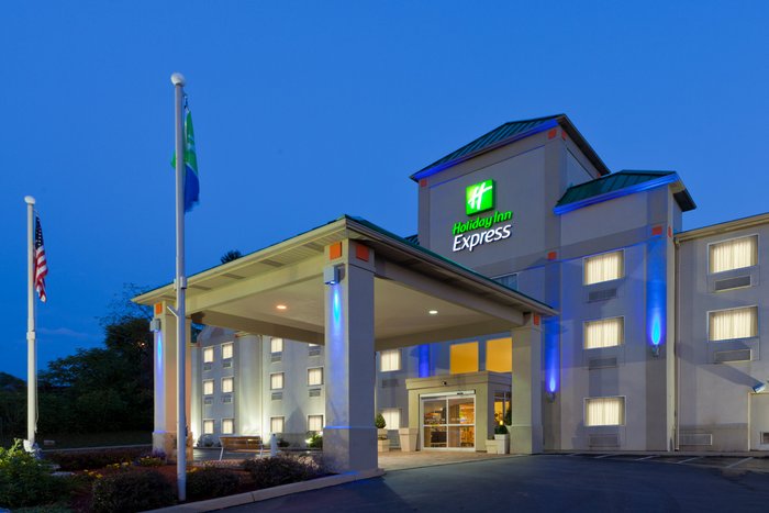 Holiday Inn Express Irwin (PA Tpk Exit 67) $157 ($̶1̶6̶8̶) - Updated ...