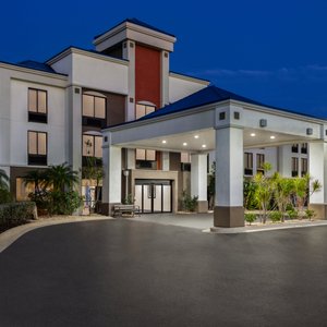 Best hotel to stay close to historic downtown and shopping area!