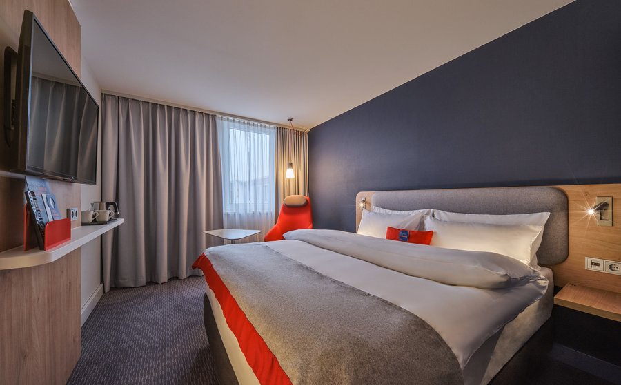 Enjoy your stay in your comfortable Business Guest Room