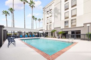 Piscina y playa