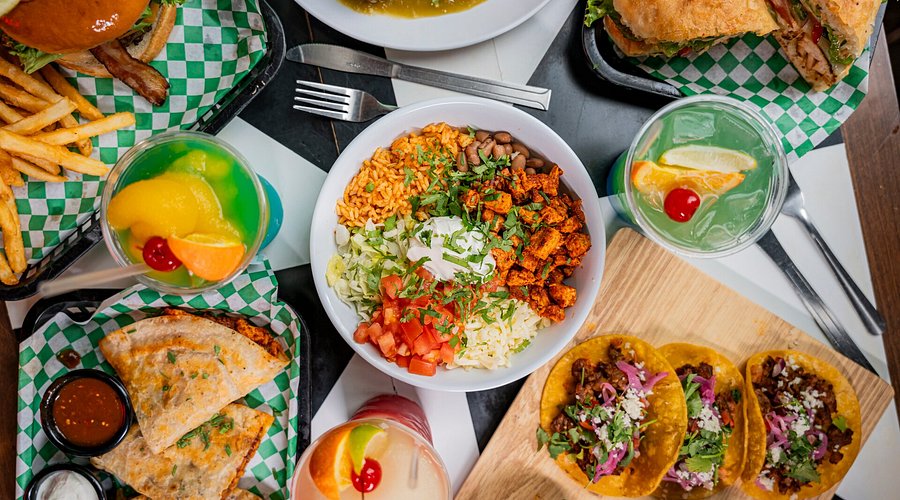 Carlos 'n Charlie's Restaurant