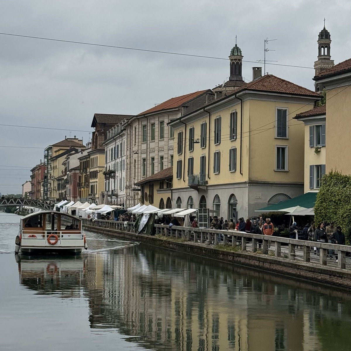 MERCATONE DELL'ANTIQUARIATO SUL NAVIGLIO GRANDE (Milán) Qué SABER