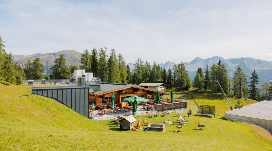 Die Thurntaler Rast im Sommer mit Spielplatz für unsere kleinen Gäste.
