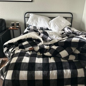 Sorry I took this  after sleeping in this comfortable tempur-pedic bed.