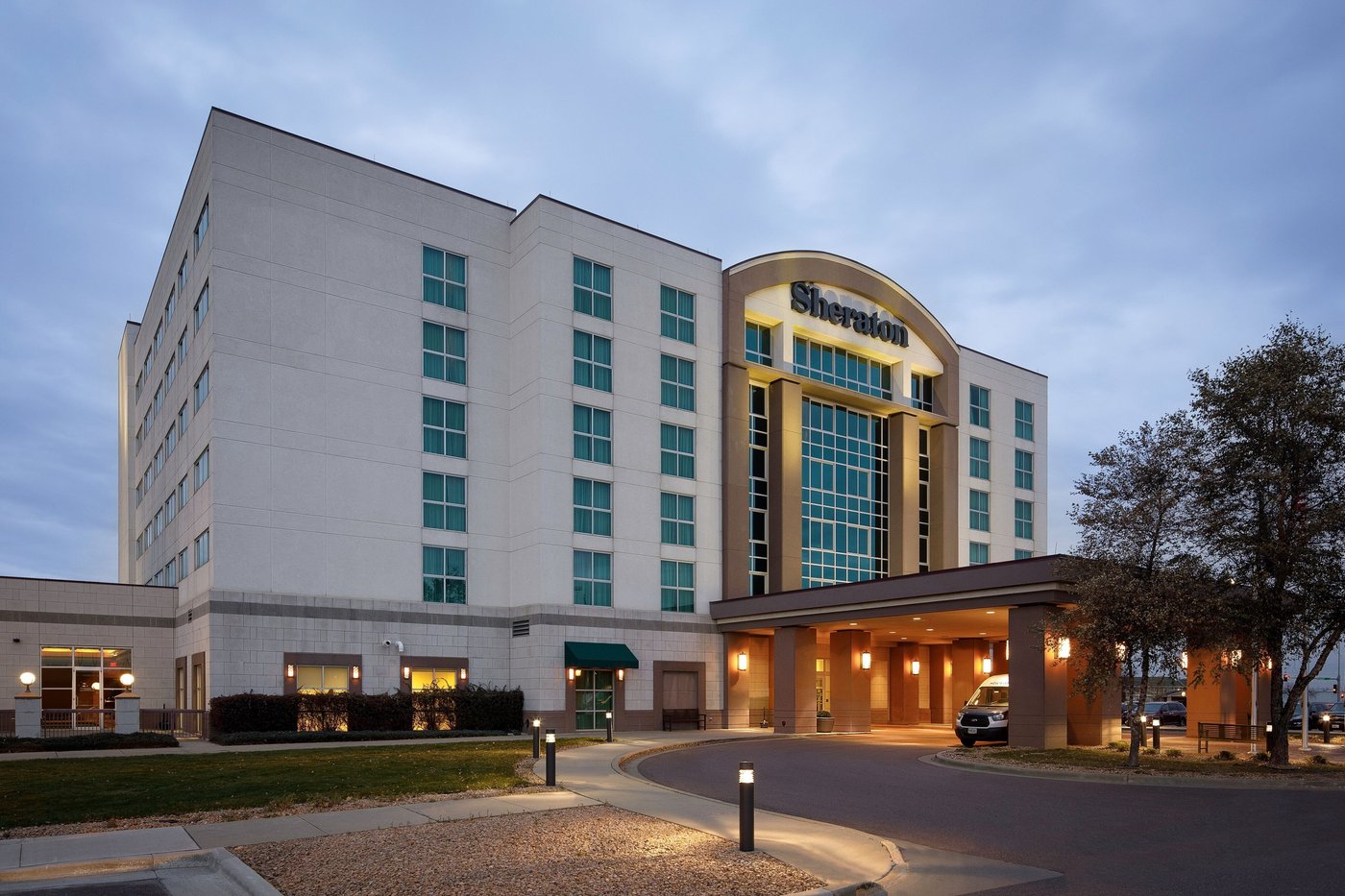 SHERATON SIOUX FALLS & CONVENTION CENTER - Updated 2024 Prices & Hotel ...