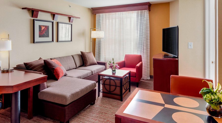 One Bedroom Suite Living Area | Guest Room