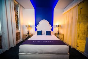 Room & Suite