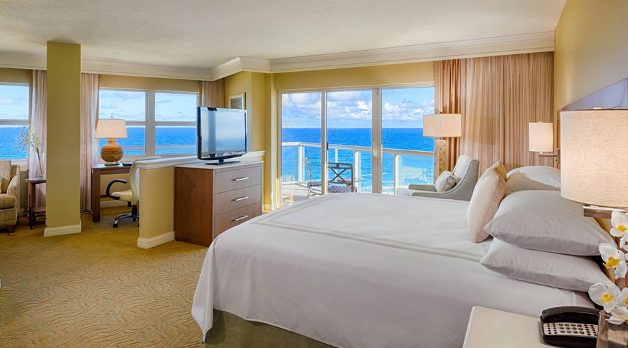 King Corner Oceanfront Guest Room