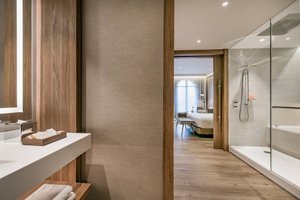 Room & Suite