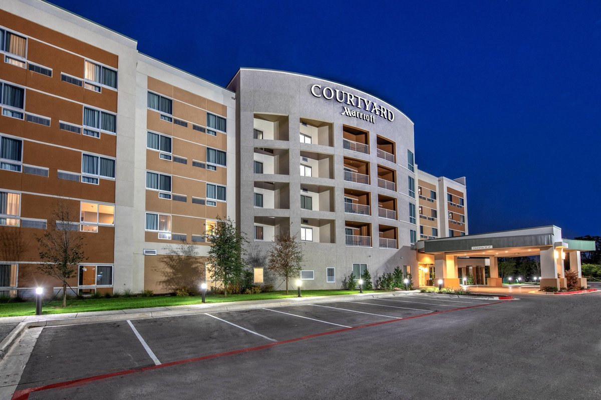 There are Hookers soliciting in parking lot of this hotel! RUN AWAY!! -  Review of Super 8 by Wyndham Austin University/Downtown Area, Austin, TX -  Tripadvisor