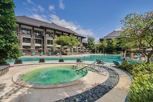 Pool & Beach