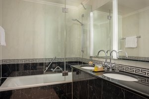 Room & Suite
