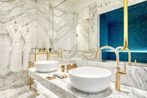 Room & Suite