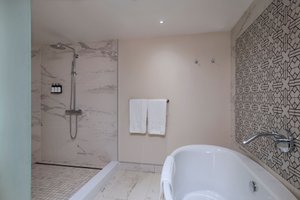 Room & Suite