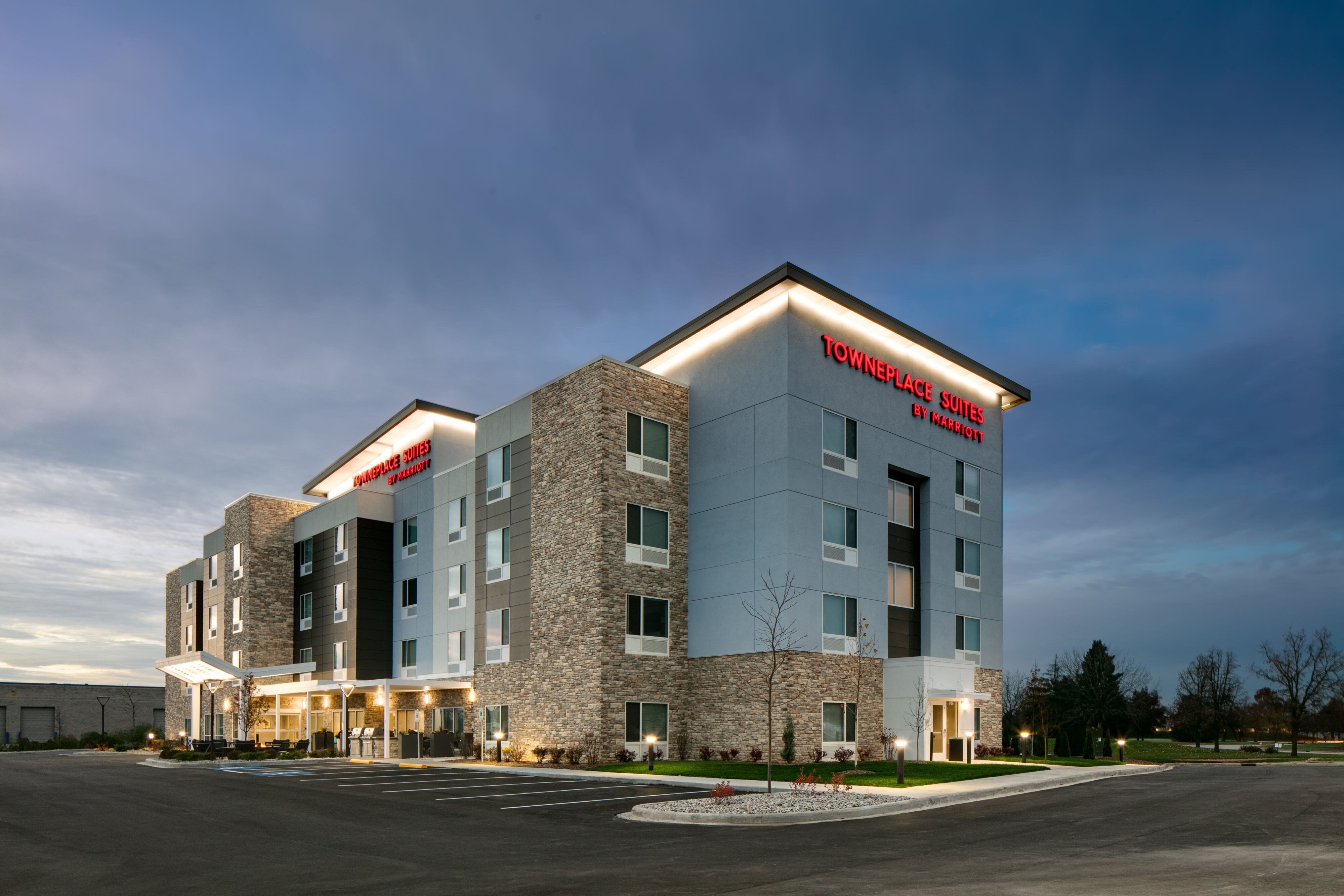 TOWNEPLACE SUITES OCONOMOWOC - Updated 2024 Prices & Hotel Reviews (WI)