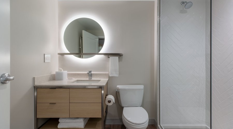 Suite Bathroom