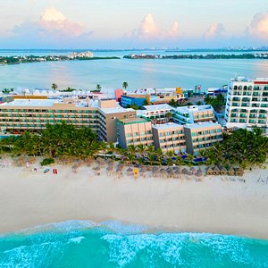 Ubicado en un gran destino en el Caribe Mexicano, Cancún. Hotel Flamingo Cancún All Inclusive está a solo 20 minutos del centro y del Aeropuerto Internacional de Cancún, y cerca de todas las increíbles atracciones que ofrece este inigualable paraíso. “Llegamos a conocerte” como parte de nuestro servicio te garantiza que si buscas ubicación, servicio de calidad y un excelente programa todo incluido, Hotel Flamingo Cancún All Inclusive es el lugar.