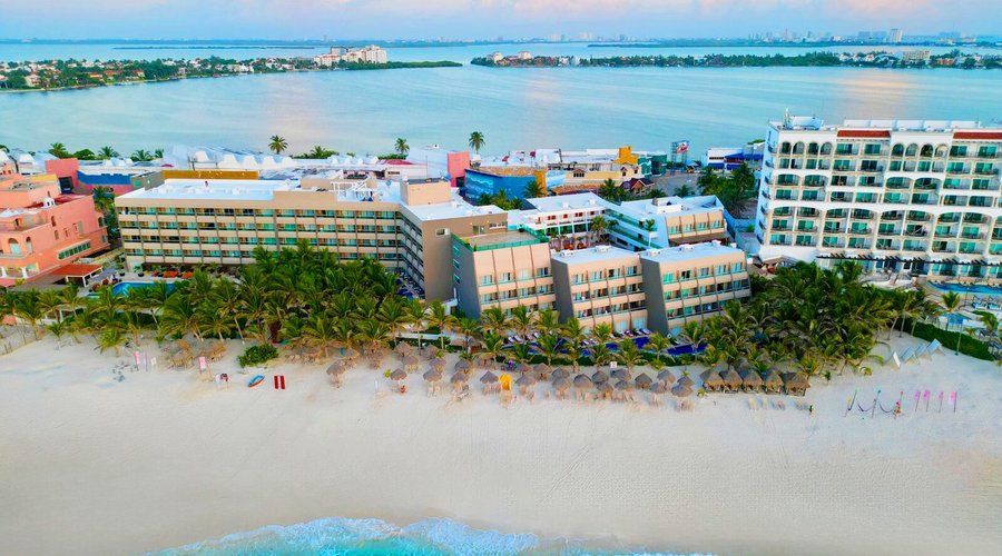 Ubicado en un gran destino en el Caribe Mexicano, Cancún. Hotel Flamingo Cancún All Inclusive está a solo 20 minutos del centro y del Aeropuerto Internacional de Cancún, y cerca de todas las increíbles atracciones que ofrece este inigualable paraíso. “Llegamos a conocerte” como parte de nuestro servicio te garantiza que si buscas ubicación, servicio de calidad y un excelente programa todo incluido, Hotel Flamingo Cancún All Inclusive es el lugar.