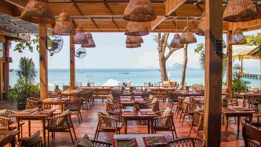 By The Sea Restaurant & Bar serves up sumptuous culinary offerings with an a la carte focus on gourmet Thai delicacies, fresh and succulent seafood, as well as international classics.