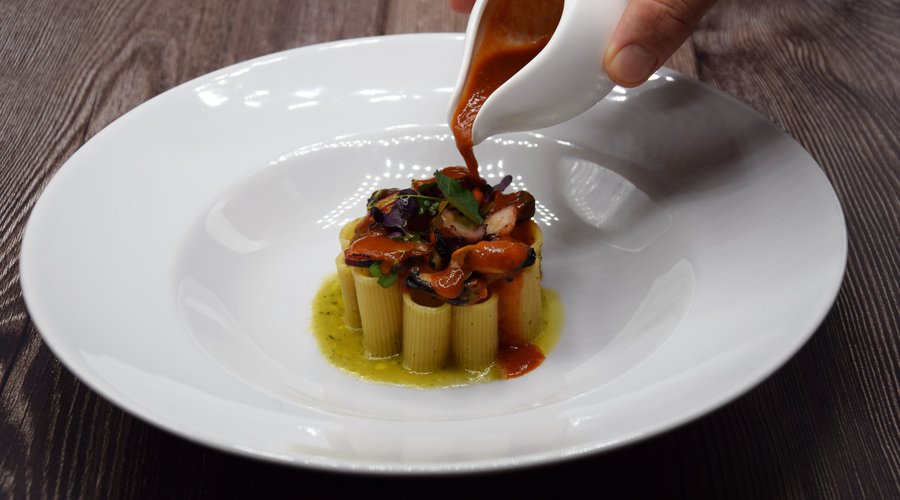 MEZZE MANICHE, GUAZZETTO DI PESCE, COZZE E POLPO PIASTRATO