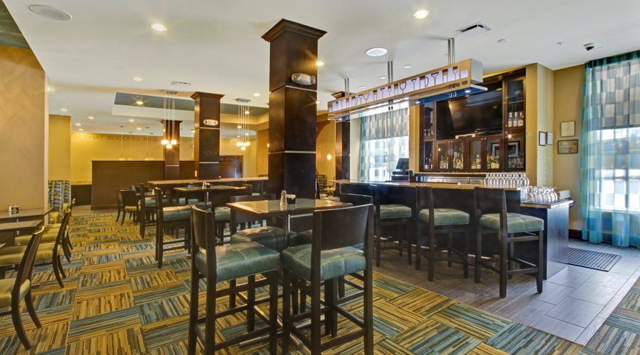 Meet friends for drinks and appetizers at Kem's bar and lounge