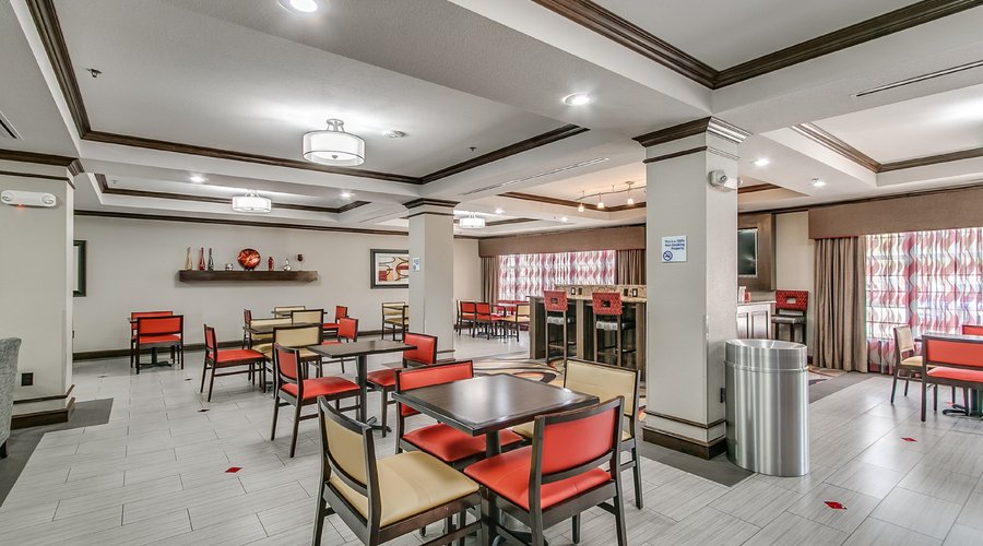 Holiday Inn Express & Suites Lubbock South Breakfast Area