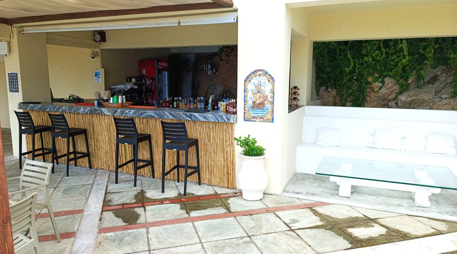 Pool Bar