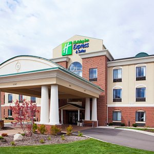 Drive up to complimentary parking, Wi-Fi and breakfast w/your stay