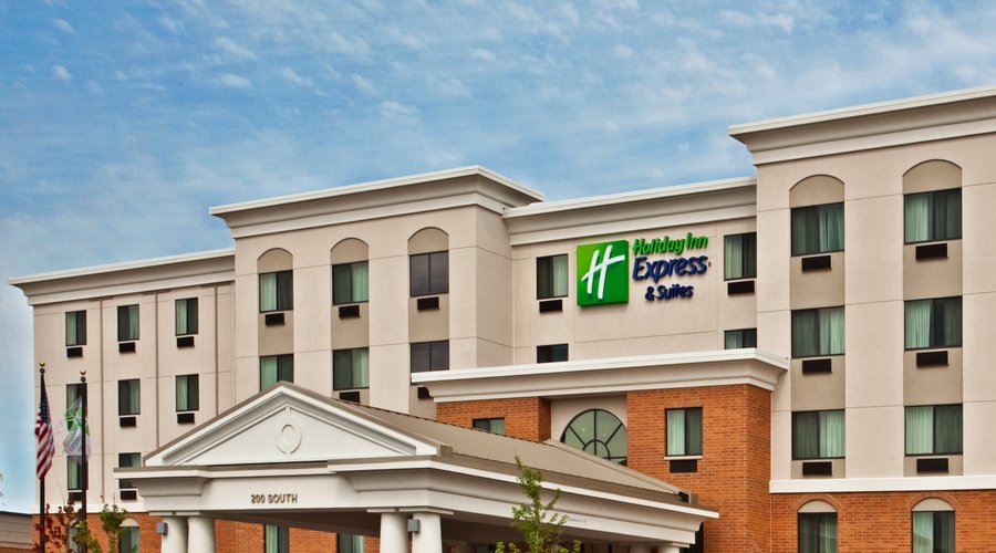 Welcome to our Chicago West-O'Hare Airport hotel in Hillside, IL