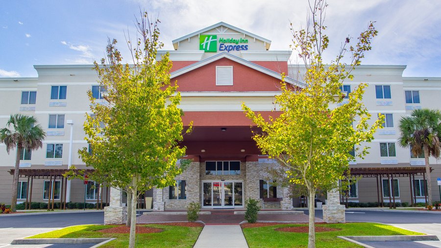 Best hotel to stay few minutes away from MLB International Airport