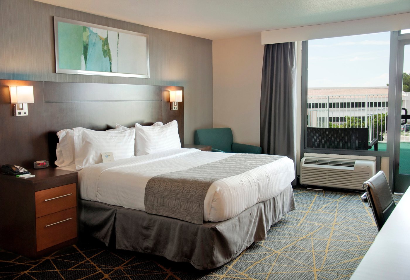 Holiday Inn Victorville, an IHG Hotel - hotel rooms