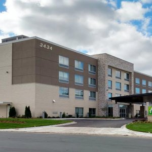Conveniently located off 35E near MSP airport and Mall of America