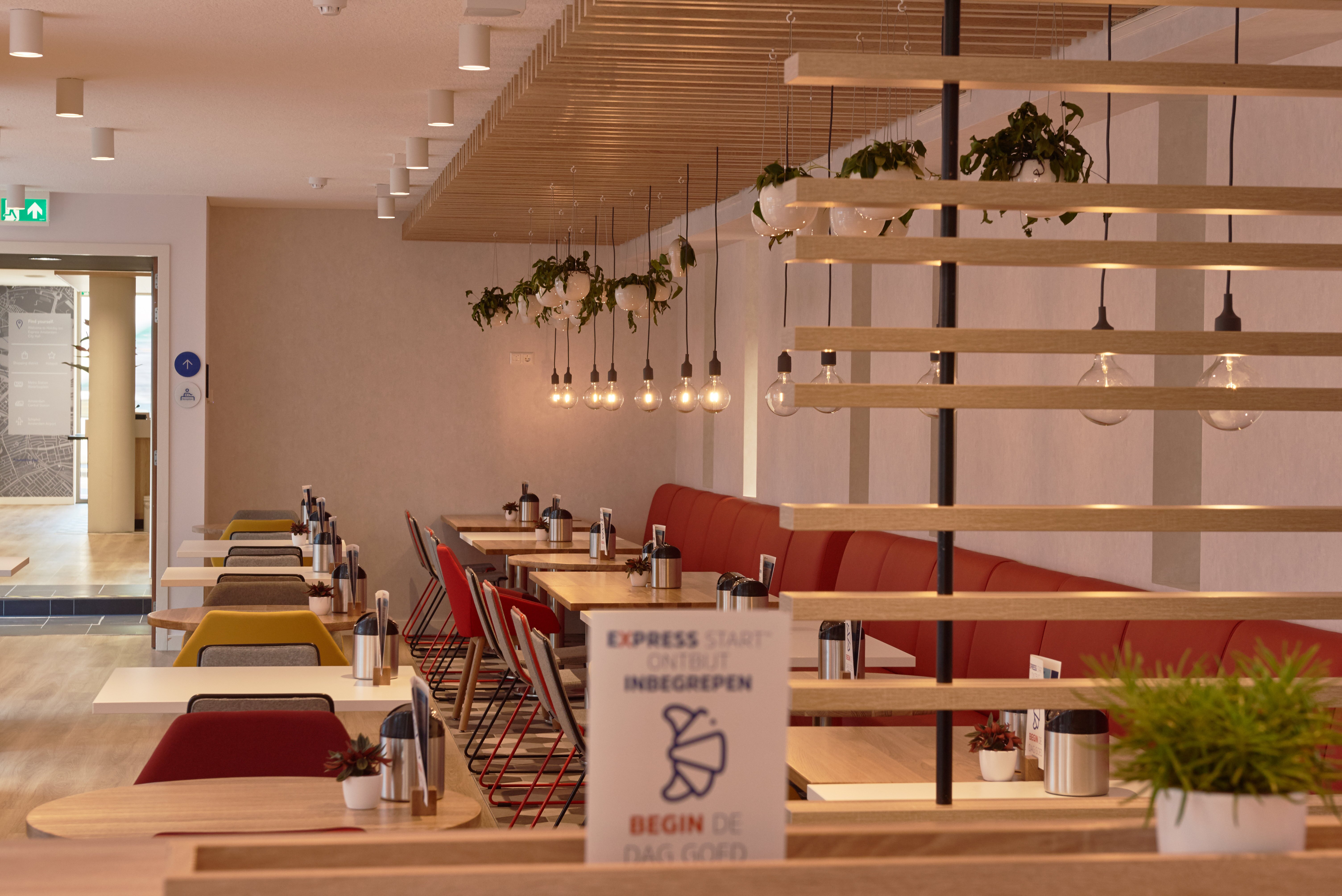 HOLIDAY INN EXPRESS AMSTERDAM - CITY HALL BY IHG - Updated