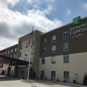 Holiday Inn Express & Suites - Hannibal Medical Center