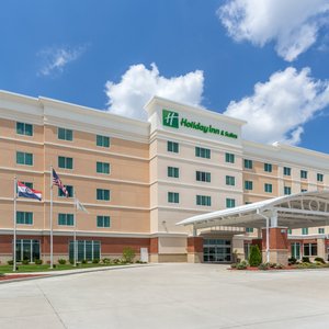 Best hotel to stay few minutes away from businesses & attractions.