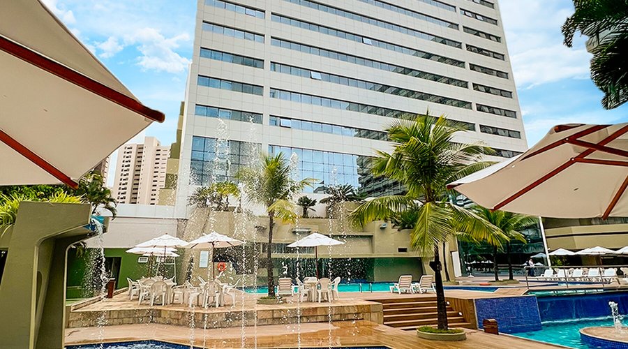 Área da piscina no Mar Hotel Conventions
