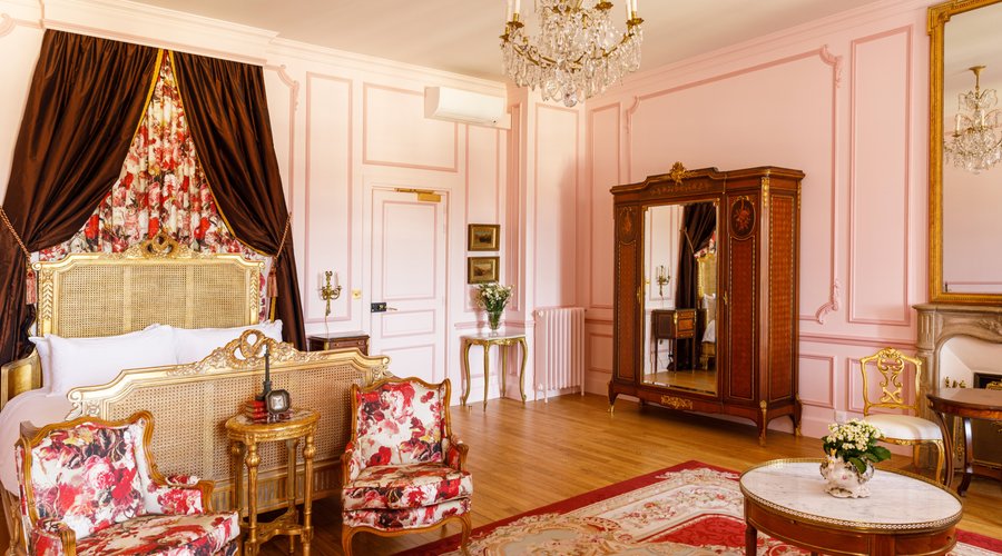 Top Floor King Suite Scenic View